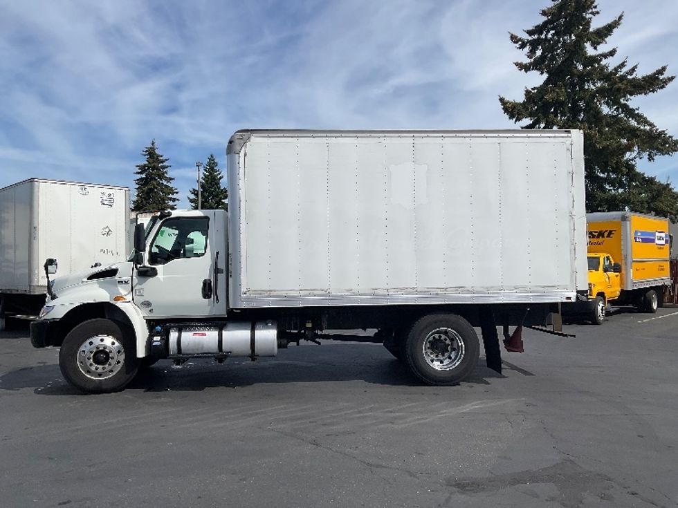 Medium Duty Box Truck-Light and Medium Duty Trucks-International-2020-MV607-Tukwila-WA-146,499\n\t\tmiles-$ 46,000 - Image 4