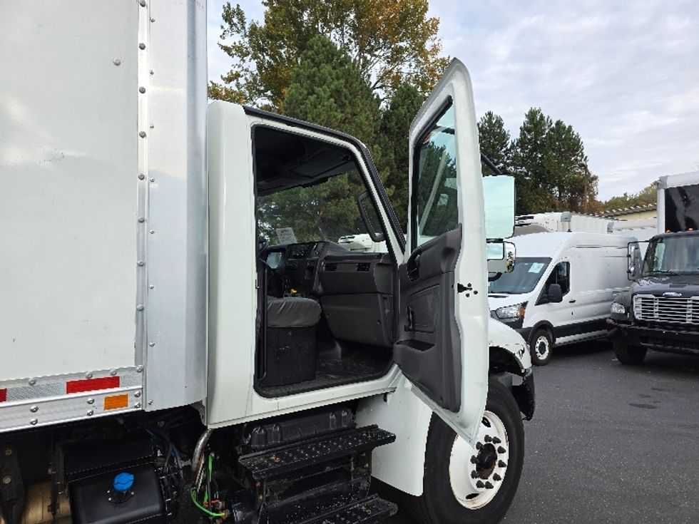 Medium Duty Box Truck-Light and Medium Duty Trucks-International-2020-MV607-Tukwila-WA-150,737\n\t\tmiles-$ 55,500 - Image 20
