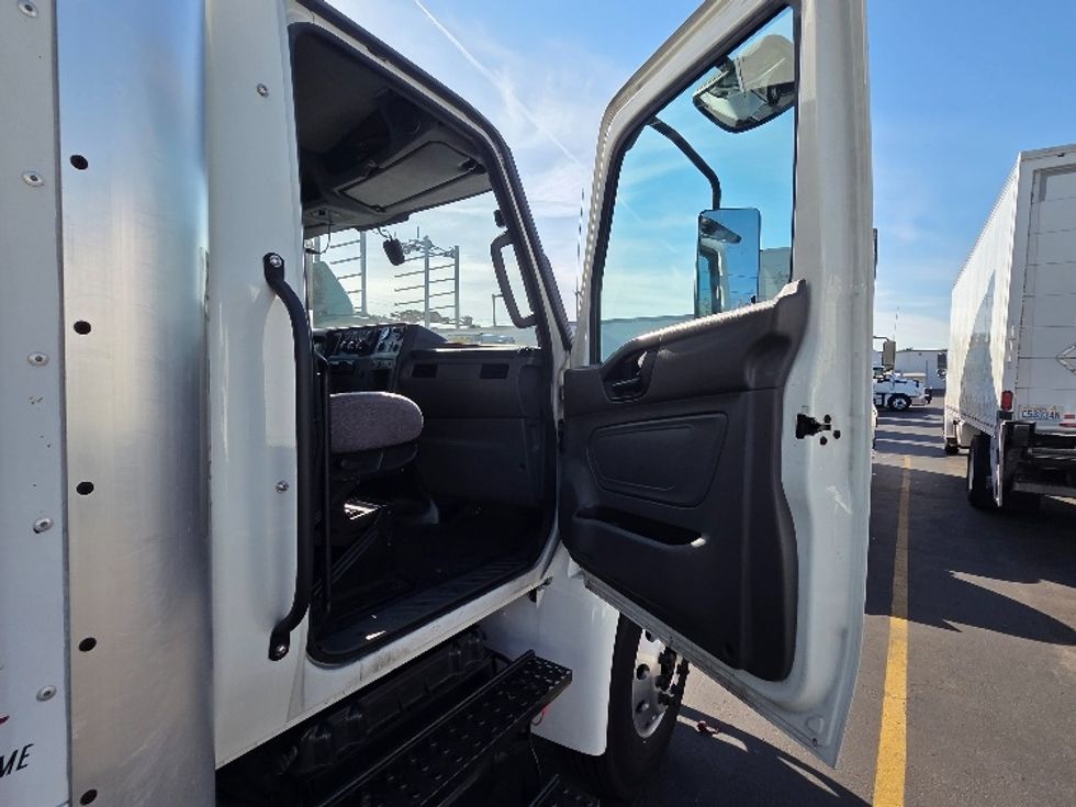Medium Duty Box Truck-Light and Medium Duty Trucks-International-2020-MV607-Tukwila-WA-161,022\n\t\tmiles-$ 42,250 - Image 16