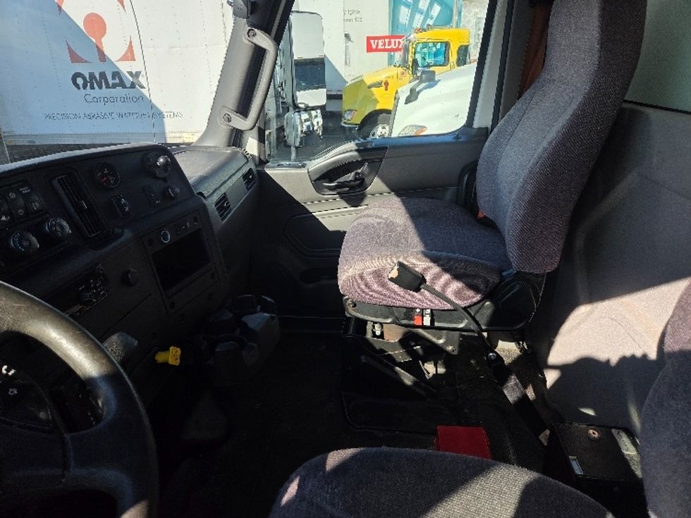 Medium Duty Box Truck-Light and Medium Duty Trucks-International-2020-MV607-Tukwila-WA-161,022\n\t\tmiles-$ 42,250 - Image 18