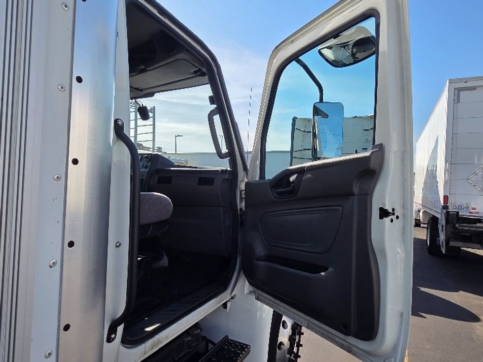 Medium Duty Box Truck-Light and Medium Duty Trucks-International-2020-MV607-Tukwila-WA-161,022\n\t\tmiles-$ 42,250 - Image 19