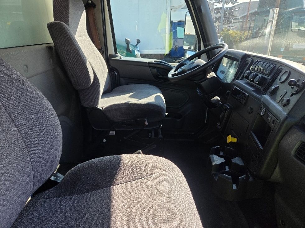 Medium Duty Box Truck-Light and Medium Duty Trucks-International-2020-MV607-Tukwila-WA-161,022\n\t\tmiles-$ 42,250 - Image 21