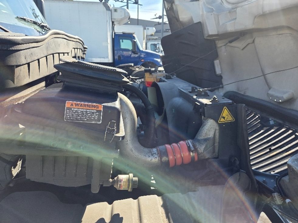 Medium Duty Box Truck-Light and Medium Duty Trucks-International-2020-MV607-Tukwila-WA-161,022\n\t\tmiles-$ 42,250 - Image 23