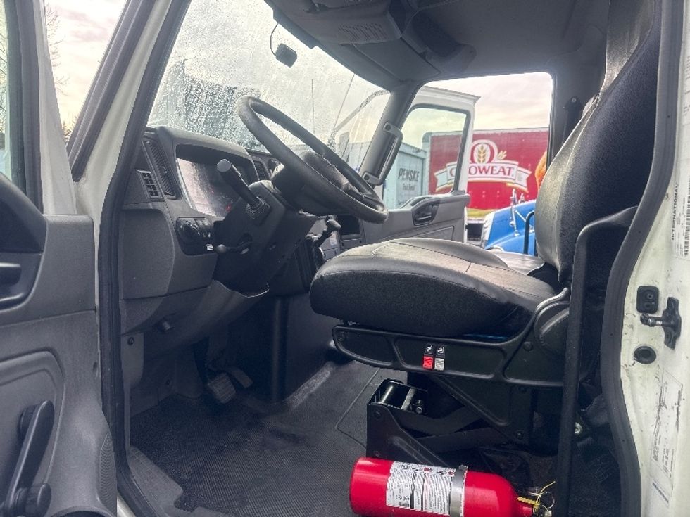 Medium Duty Box Truck-Light and Medium Duty Trucks-International-2020-MV607-Tukwila-WA-176,639\n\t\tmiles-$ 50,500 - Image 16