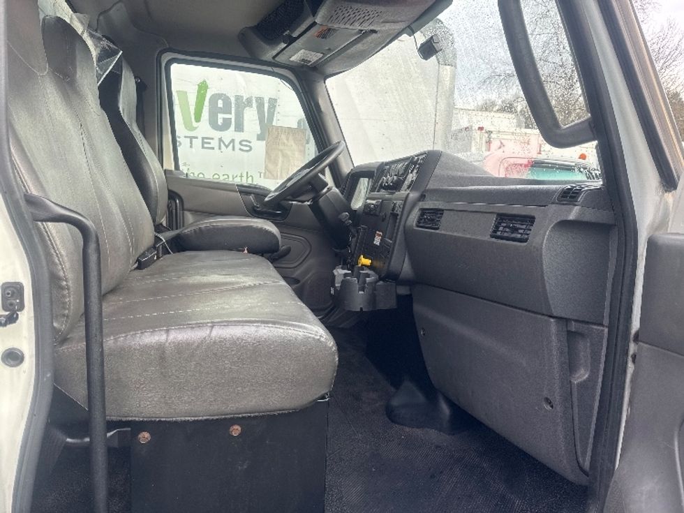 Medium Duty Box Truck-Light and Medium Duty Trucks-International-2020-MV607-Tukwila-WA-176,639\n\t\tmiles-$ 50,500 - Image 22
