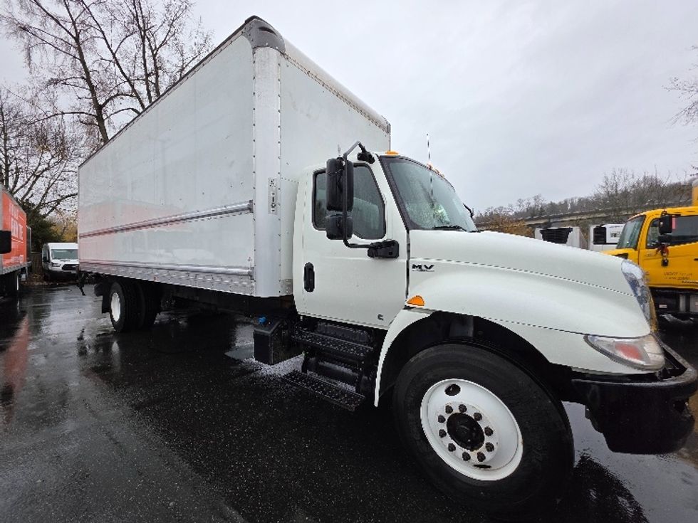 Medium Duty Box Truck-Light and Medium Duty Trucks-International-2020-MV607-Tukwila-WA-196,605\n\t\tmiles-$ 48,250 - Image 1