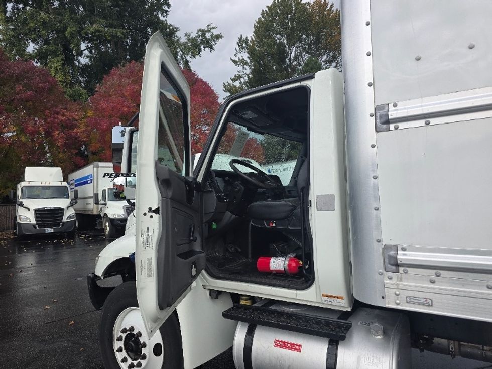 Medium Duty Box Truck-Light and Medium Duty Trucks-International-2020-MV607-Tukwila-WA-198,775\n\t\tmiles-$ 48,000 - Image 16