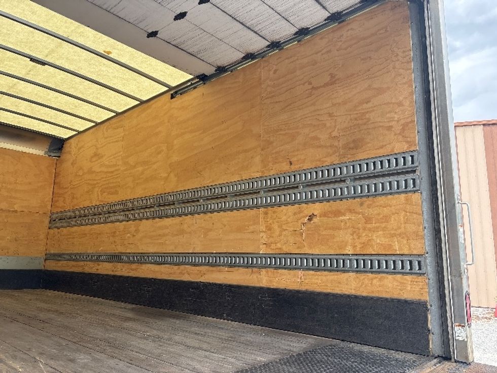 Medium Duty Box Truck-Light and Medium Duty Trucks-International-2020-MV607-Valparaiso-IN-144,620\n\t\tmiles-$ 41,250 - Image 11