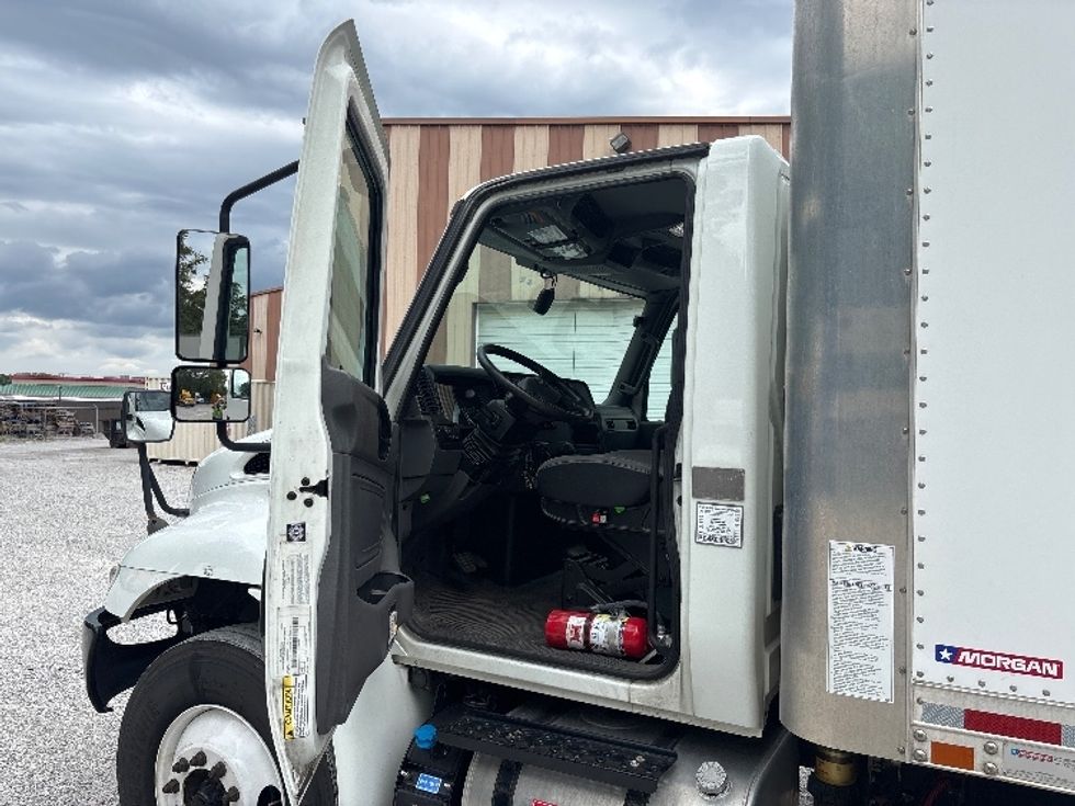 Medium Duty Box Truck-Light and Medium Duty Trucks-International-2020-MV607-Valparaiso-IN-144,620\n\t\tmiles-$ 41,250 - Image 15