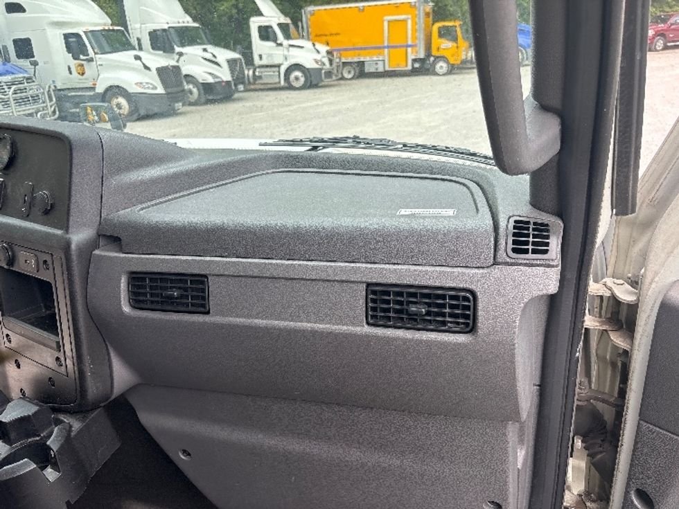 Medium Duty Box Truck-Light and Medium Duty Trucks-International-2020-MV607-Valparaiso-IN-144,620\n\t\tmiles-$ 41,250 - Image 20