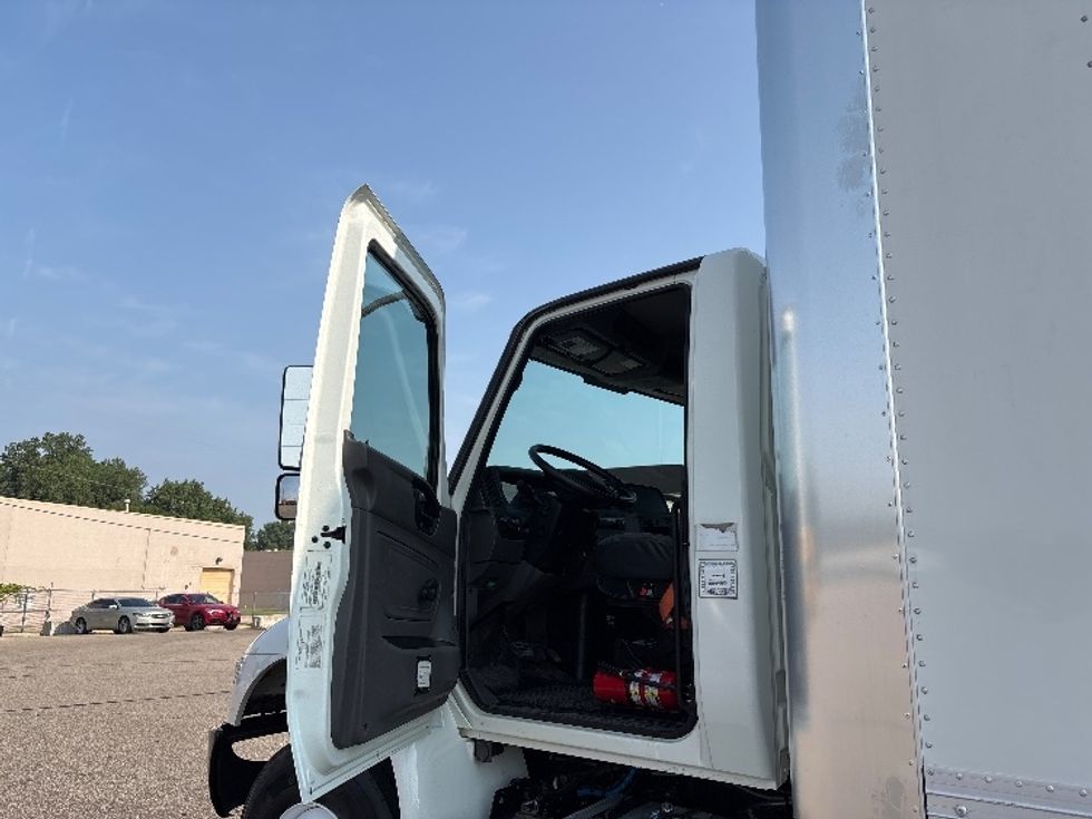 Medium Duty Box Truck-Light and Medium Duty Trucks-International-2020-MV607-Warren-MI-142,284\n\t\tmiles-$ 41,250 - Image 16