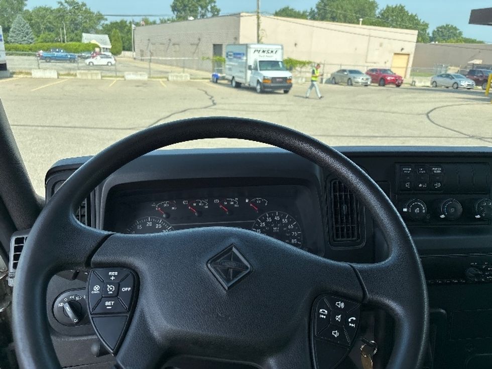 Medium Duty Box Truck-Light and Medium Duty Trucks-International-2020-MV607-Warren-MI-142,284\n\t\tmiles-$ 41,250 - Image 17