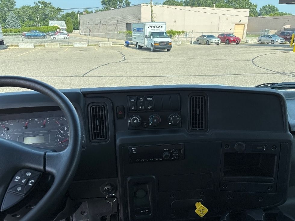 Medium Duty Box Truck-Light and Medium Duty Trucks-International-2020-MV607-Warren-MI-142,284\n\t\tmiles-$ 41,250 - Image 18