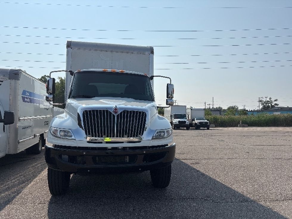 Medium Duty Box Truck-Light and Medium Duty Trucks-International-2020-MV607-Warren-MI-142,284\n\t\tmiles-$ 41,250 - Image 2