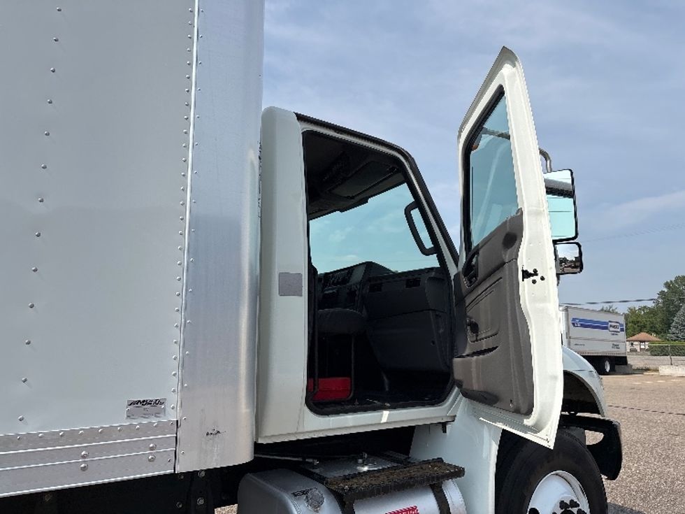 Medium Duty Box Truck-Light and Medium Duty Trucks-International-2020-MV607-Warren-MI-142,284\n\t\tmiles-$ 41,250 - Image 20