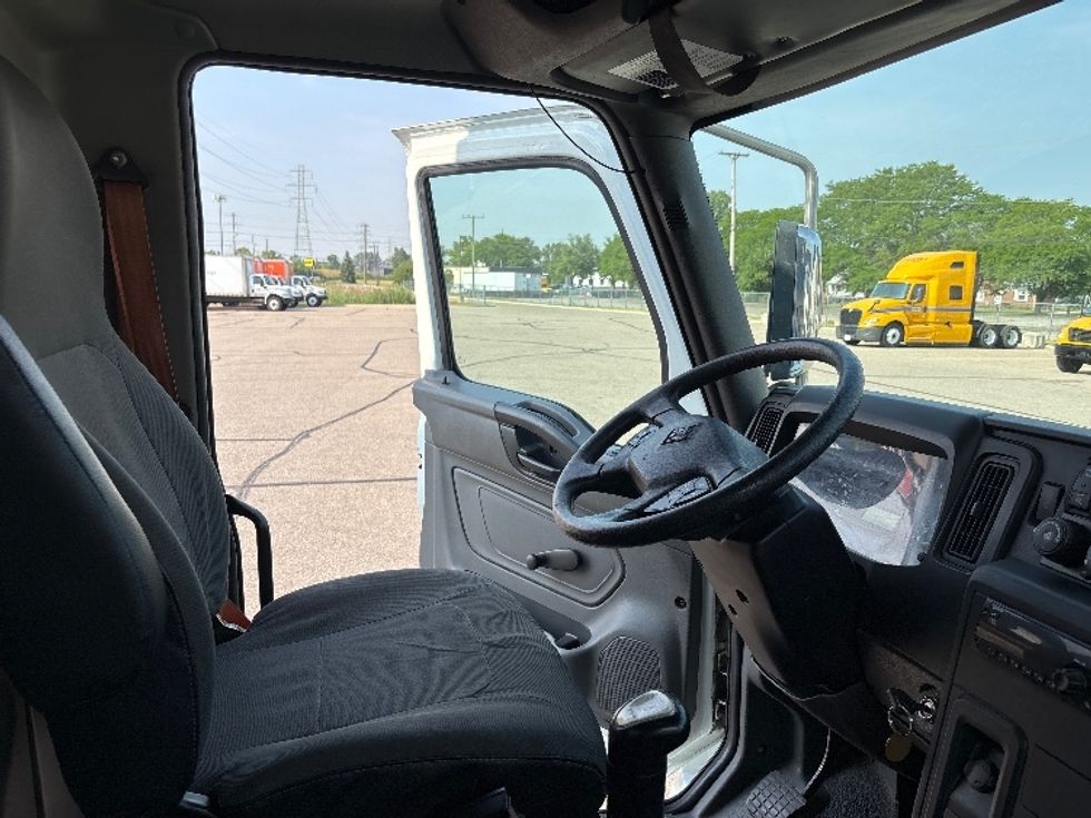 Medium Duty Box Truck-Light and Medium Duty Trucks-International-2020-MV607-Warren-MI-142,284\n\t\tmiles-$ 41,250 - Image 22