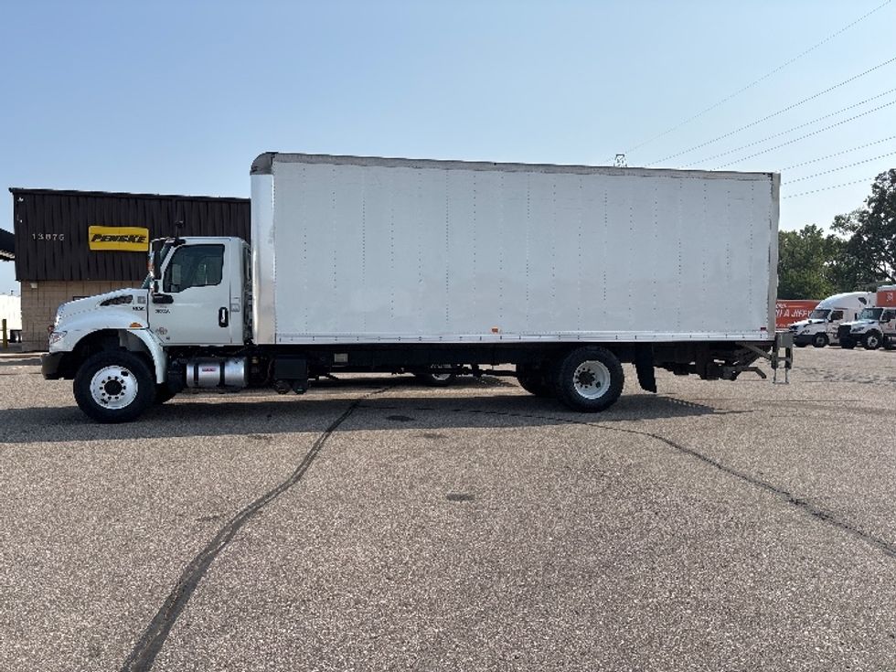 Medium Duty Box Truck-Light and Medium Duty Trucks-International-2020-MV607-Warren-MI-142,284\n\t\tmiles-$ 41,250 - Image 4