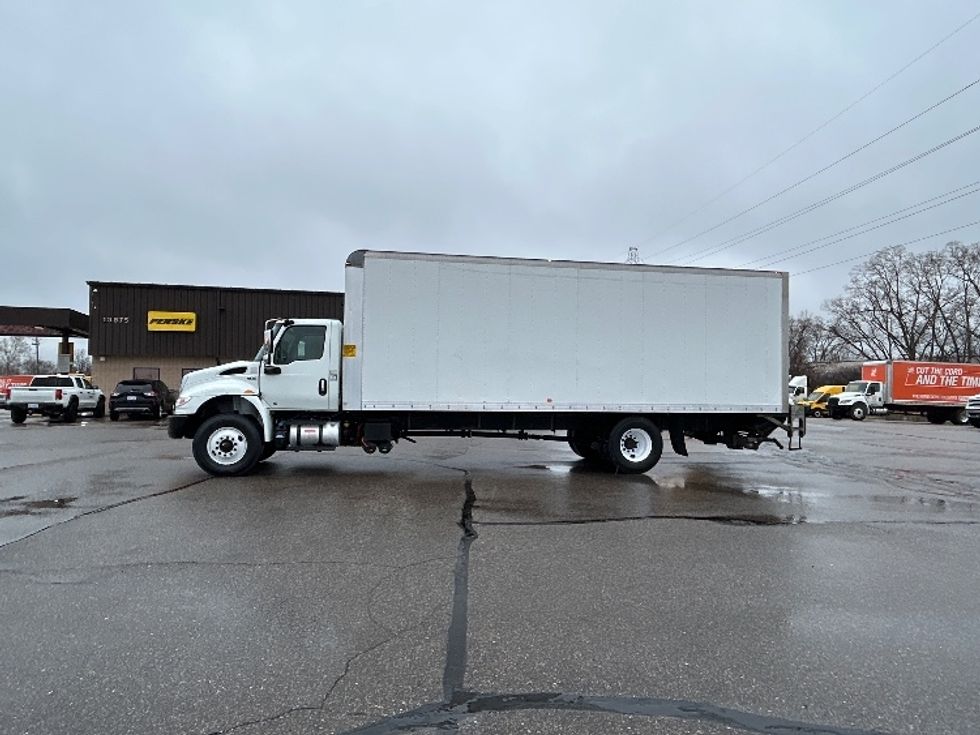 Medium Duty Box Truck-Light and Medium Duty Trucks-International-2020-MV607-Warren-MI-155,353\n\t\tmiles-$ 40,000 - Image 4