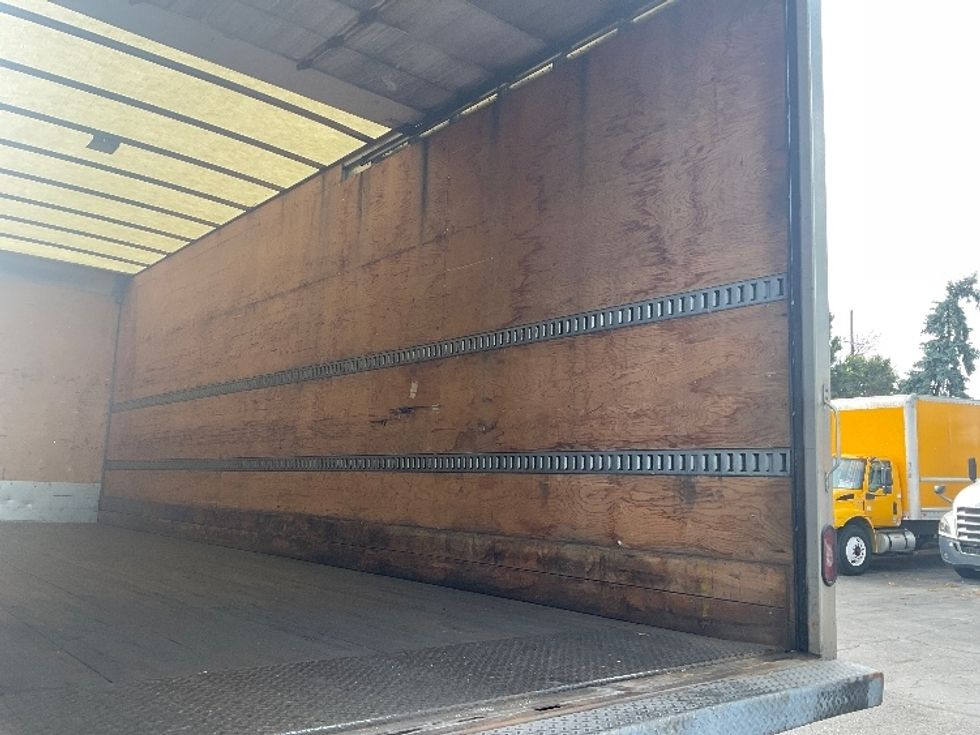 Medium Duty Box Truck-Light and Medium Duty Trucks-International-2020-MV607-Warren-MI-173,090\n\t\tmiles-$ 45,500 - Image 12