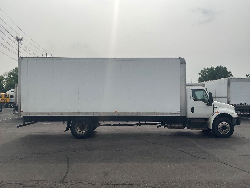 Medium Duty Box Truck-Light and Medium Duty Trucks-International-2020-MV607-Warren-MI-173,090\n\t\tmiles-$ 45,500 - Image 15