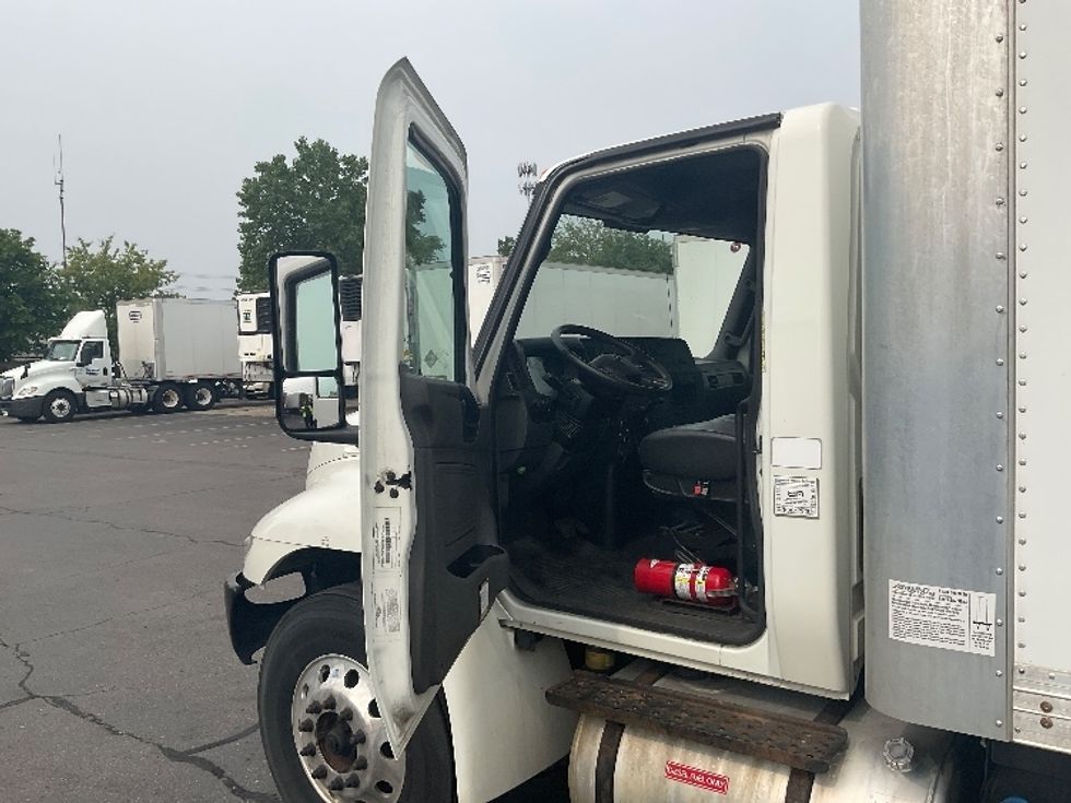 Medium Duty Box Truck-Light and Medium Duty Trucks-International-2020-MV607-Warren-MI-173,090\n\t\tmiles-$ 45,500 - Image 16