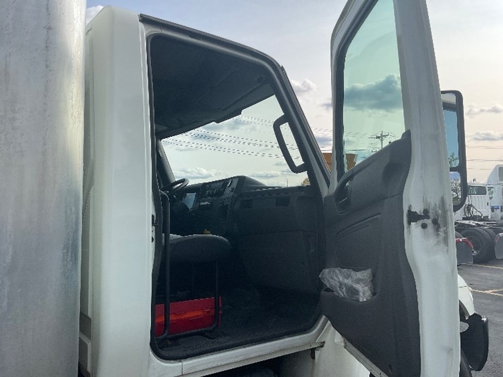 Medium Duty Box Truck-Light and Medium Duty Trucks-International-2020-MV607-Warren-MI-173,090\n\t\tmiles-$ 45,500 - Image 20