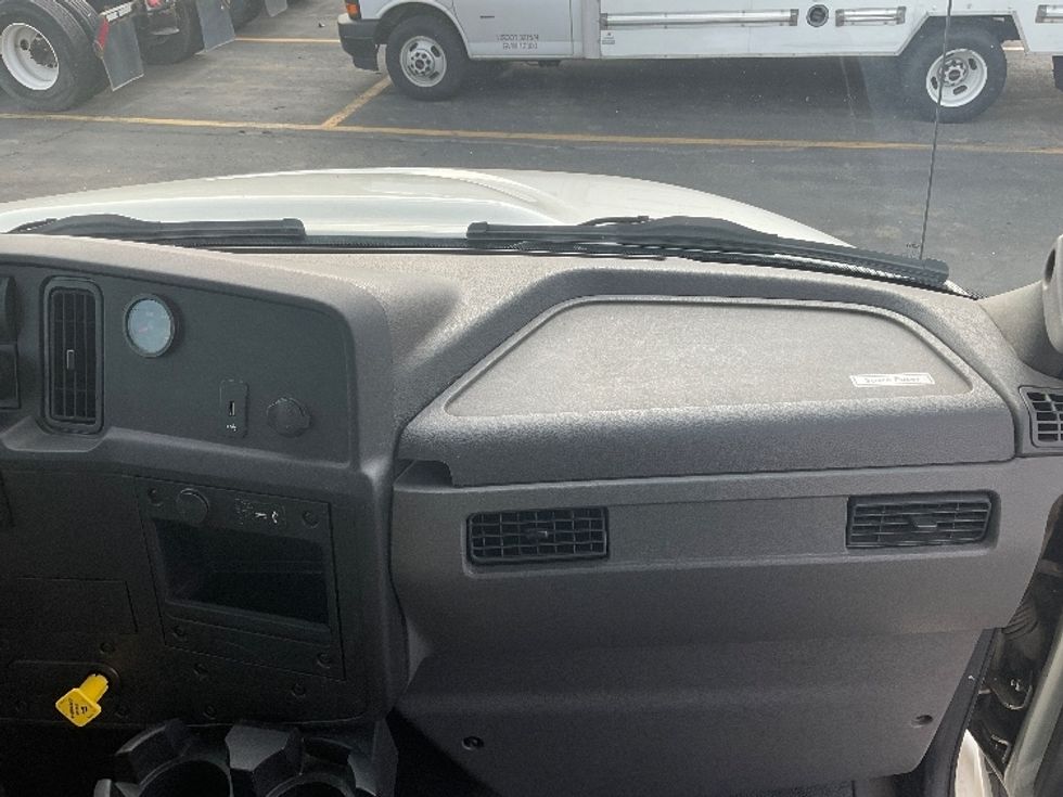 Medium Duty Box Truck-Light and Medium Duty Trucks-International-2020-MV607-Warren-MI-173,090\n\t\tmiles-$ 45,500 - Image 21