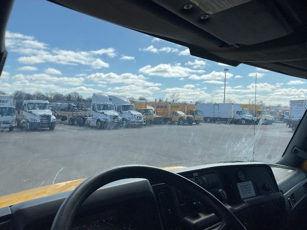 Medium Duty Box Truck-Light and Medium Duty Trucks-International-2020-MV607-Warren-MI-176,837\n\t\tmiles-$ 44,750 - Image 18