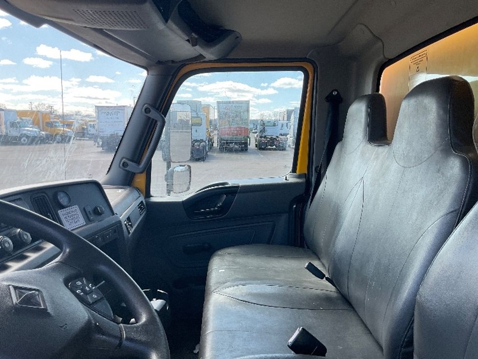 Medium Duty Box Truck-Light and Medium Duty Trucks-International-2020-MV607-Warren-MI-176,837\n\t\tmiles-$ 44,750 - Image 19