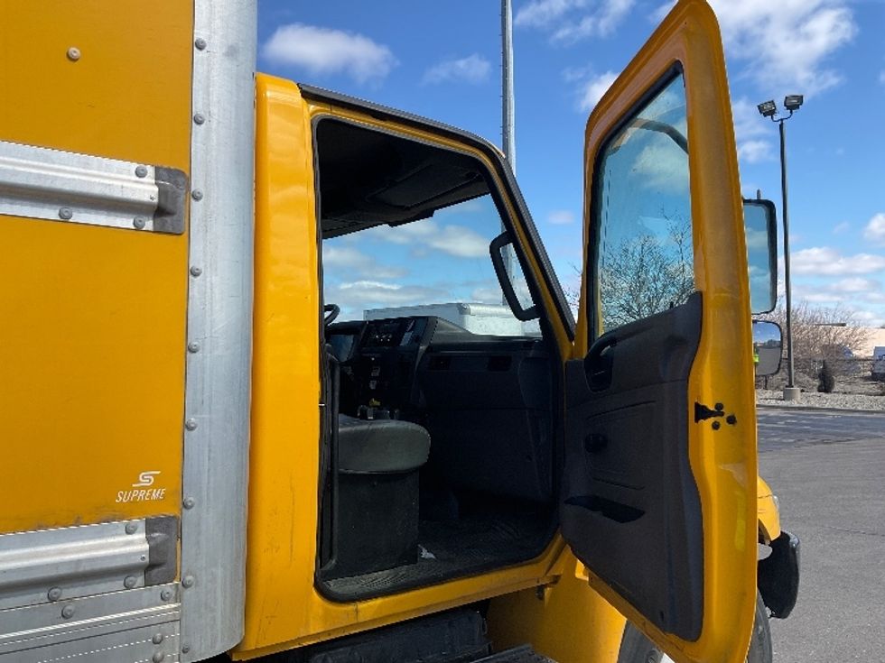 Medium Duty Box Truck-Light and Medium Duty Trucks-International-2020-MV607-Warren-MI-176,837\n\t\tmiles-$ 44,750 - Image 20