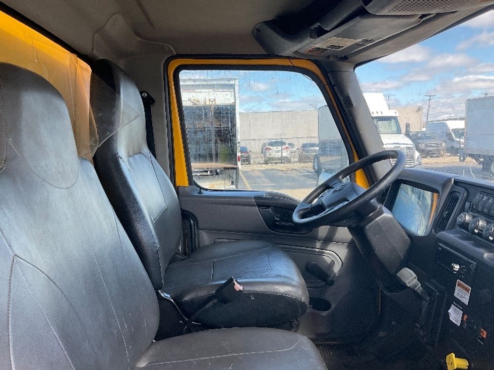 Medium Duty Box Truck-Light and Medium Duty Trucks-International-2020-MV607-Warren-MI-176,837\n\t\tmiles-$ 44,750 - Image 22