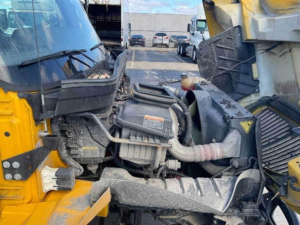 Medium Duty Box Truck-Light and Medium Duty Trucks-International-2020-MV607-Warren-MI-176,837\n\t\tmiles-$ 44,750 - Image 23