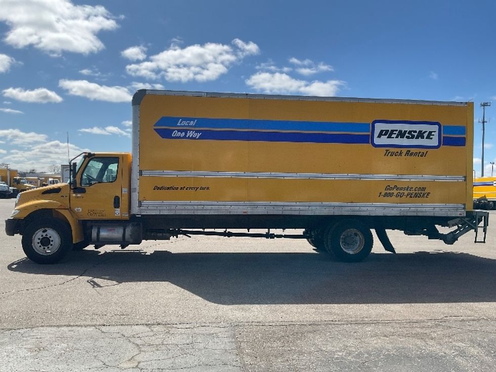 Medium Duty Box Truck-Light and Medium Duty Trucks-International-2020-MV607-Warren-MI-176,837\n\t\tmiles-$ 44,750 - Image 4