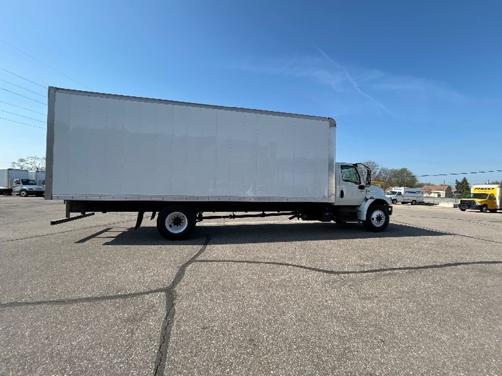 Medium Duty Box Truck-Light and Medium Duty Trucks-International-2020-MV607-Warren-MI-196,578\n\t\tmiles-$ 43,750 - Image 14
