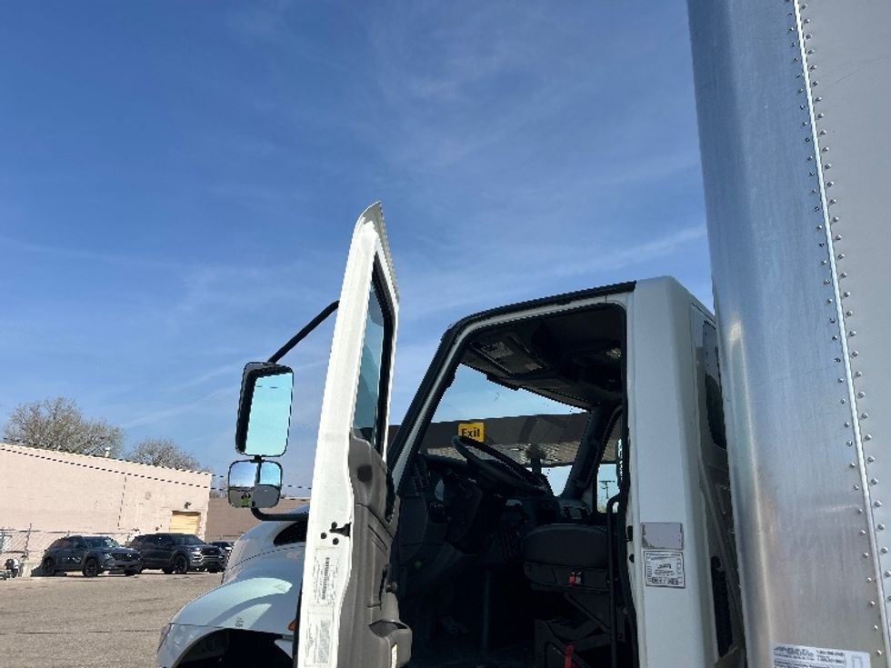 Medium Duty Box Truck-Light and Medium Duty Trucks-International-2020-MV607-Warren-MI-196,578\n\t\tmiles-$ 43,750 - Image 15
