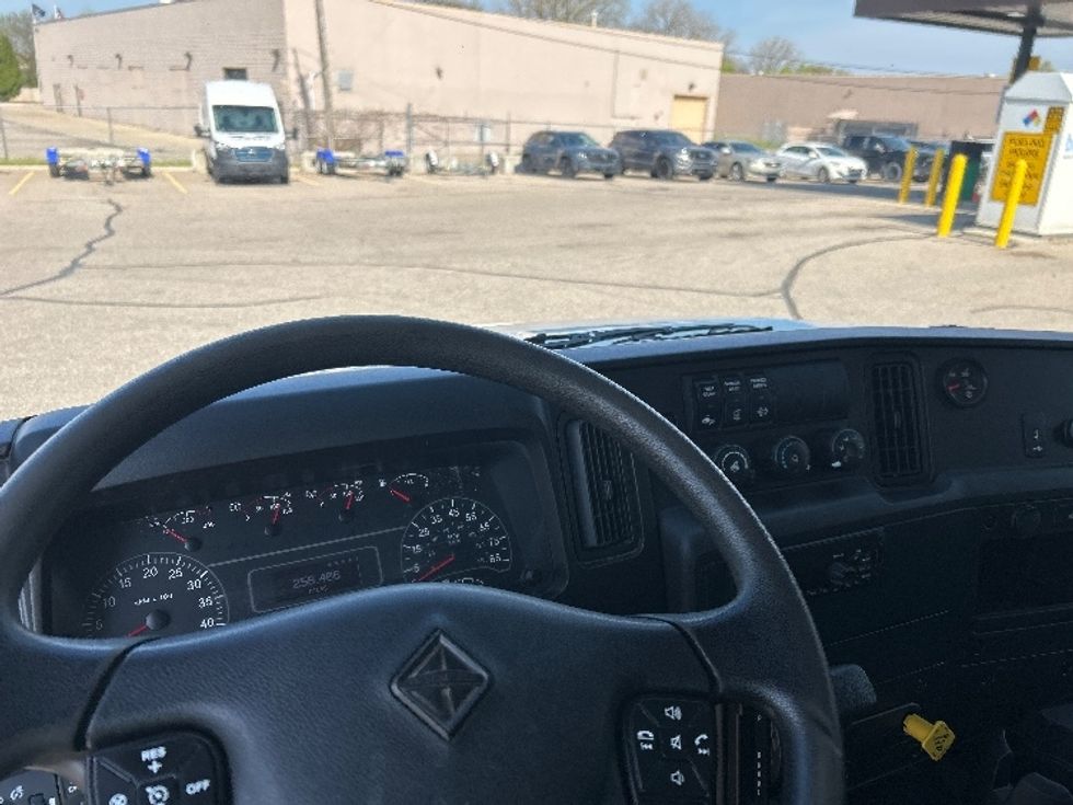 Medium Duty Box Truck-Light and Medium Duty Trucks-International-2020-MV607-Warren-MI-196,578\n\t\tmiles-$ 43,750 - Image 16