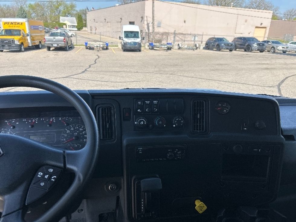 Medium Duty Box Truck-Light and Medium Duty Trucks-International-2020-MV607-Warren-MI-196,578\n\t\tmiles-$ 43,750 - Image 17
