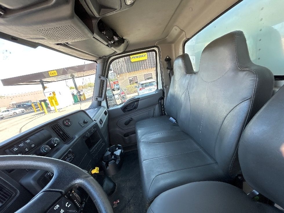 Medium Duty Box Truck-Light and Medium Duty Trucks-International-2020-MV607-Warren-MI-196,578\n\t\tmiles-$ 43,750 - Image 19