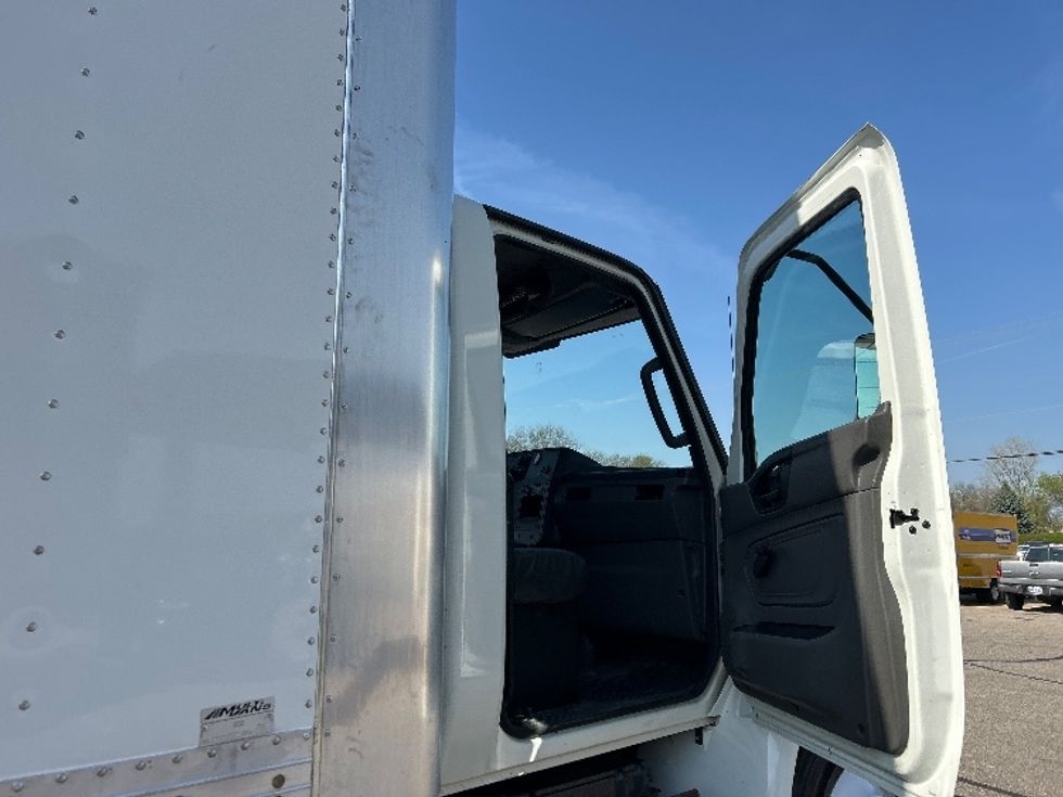 Medium Duty Box Truck-Light and Medium Duty Trucks-International-2020-MV607-Warren-MI-196,578\n\t\tmiles-$ 43,750 - Image 20