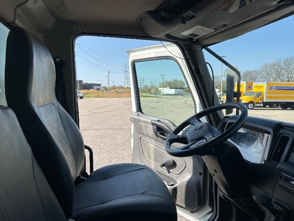 Medium Duty Box Truck-Light and Medium Duty Trucks-International-2020-MV607-Warren-MI-196,578\n\t\tmiles-$ 43,750 - Image 21