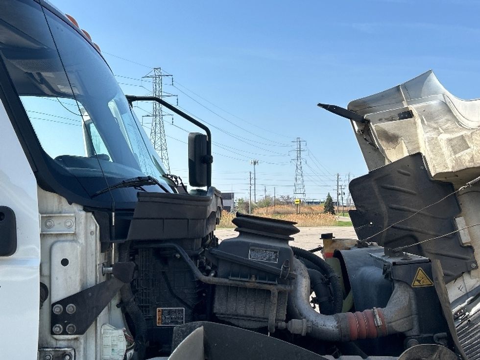 Medium Duty Box Truck-Light and Medium Duty Trucks-International-2020-MV607-Warren-MI-196,578\n\t\tmiles-$ 43,750 - Image 22