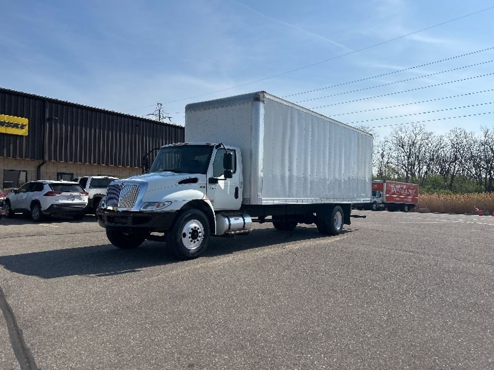 Medium Duty Box Truck-Light and Medium Duty Trucks-International-2020-MV607-Warren-MI-196,578\n\t\tmiles-$ 43,750 - Image 3