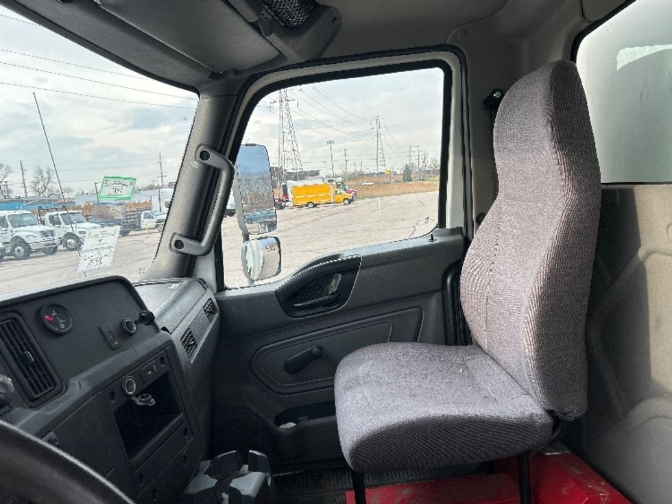 Medium Duty Box Truck-Light and Medium Duty Trucks-International-2020-MV607-Warren-MI-221,430\n\t\tmiles-$ 33,750 - Image 18