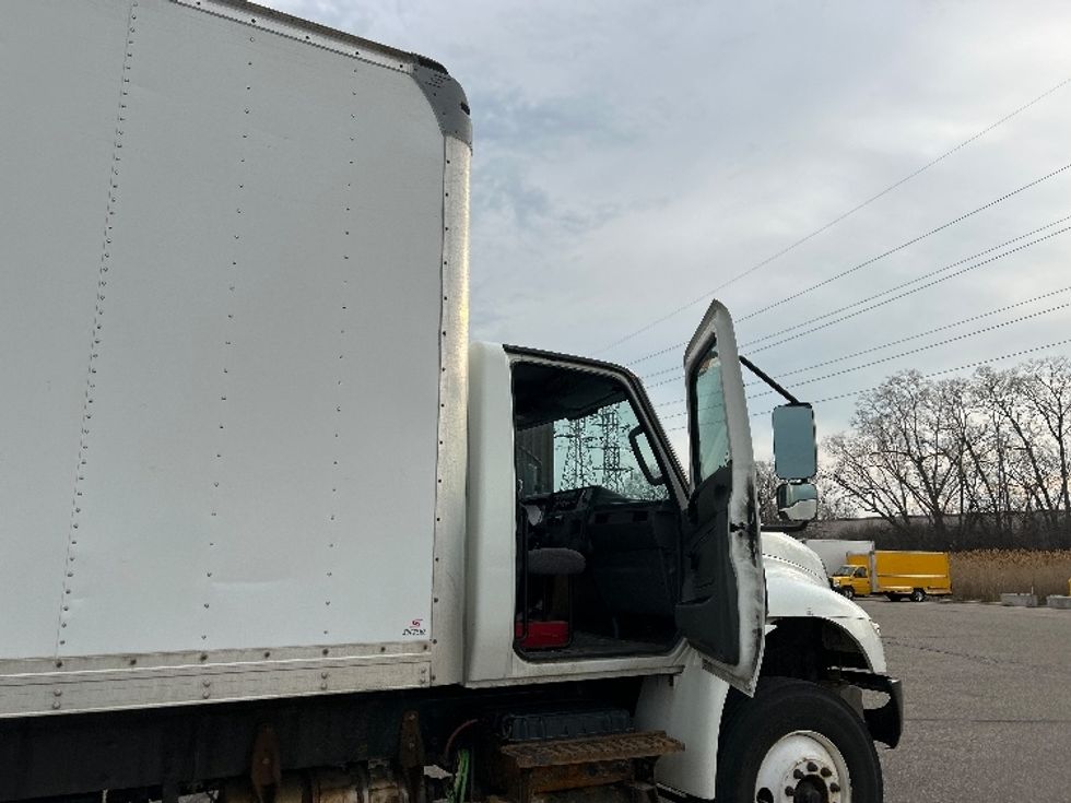 Medium Duty Box Truck-Light and Medium Duty Trucks-International-2020-MV607-Warren-MI-221,430\n\t\tmiles-$ 33,750 - Image 19