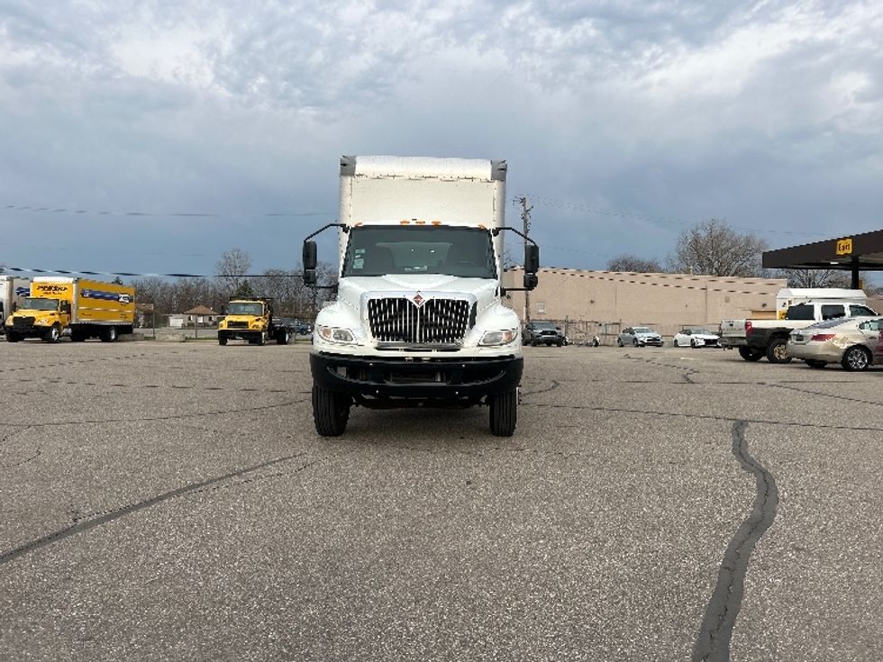 Medium Duty Box Truck-Light and Medium Duty Trucks-International-2020-MV607-Warren-MI-221,430\n\t\tmiles-$ 33,750 - Image 2