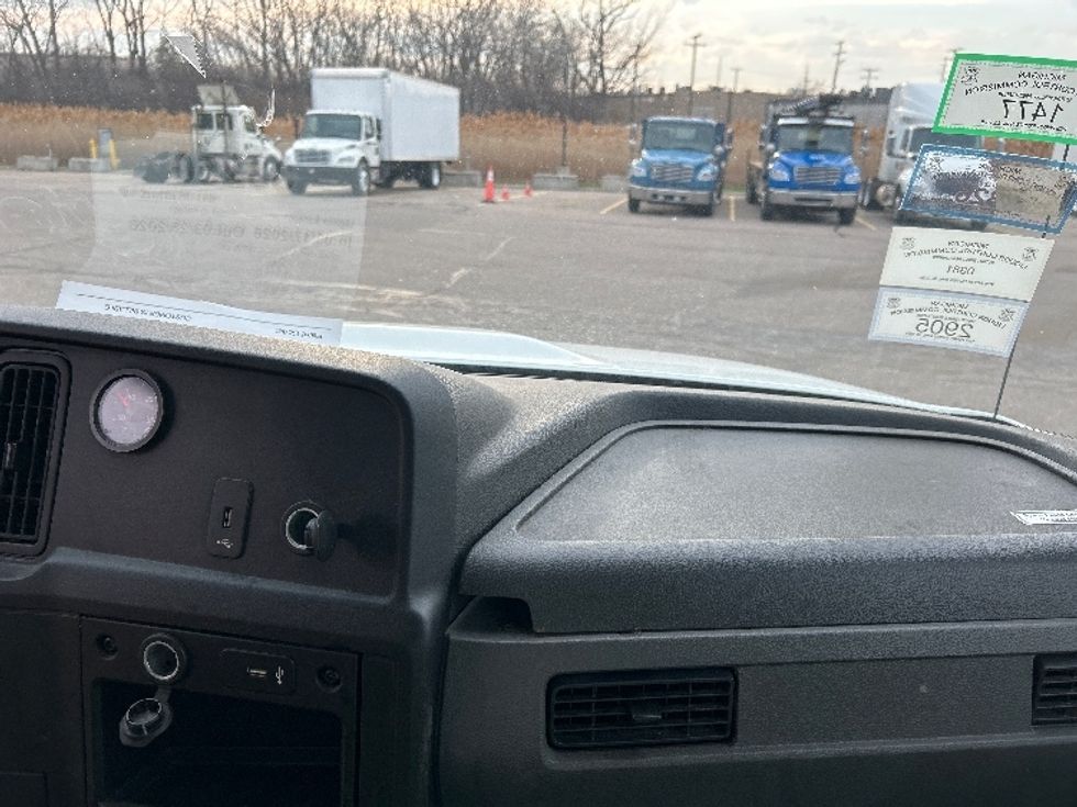 Medium Duty Box Truck-Light and Medium Duty Trucks-International-2020-MV607-Warren-MI-221,430\n\t\tmiles-$ 33,750 - Image 20