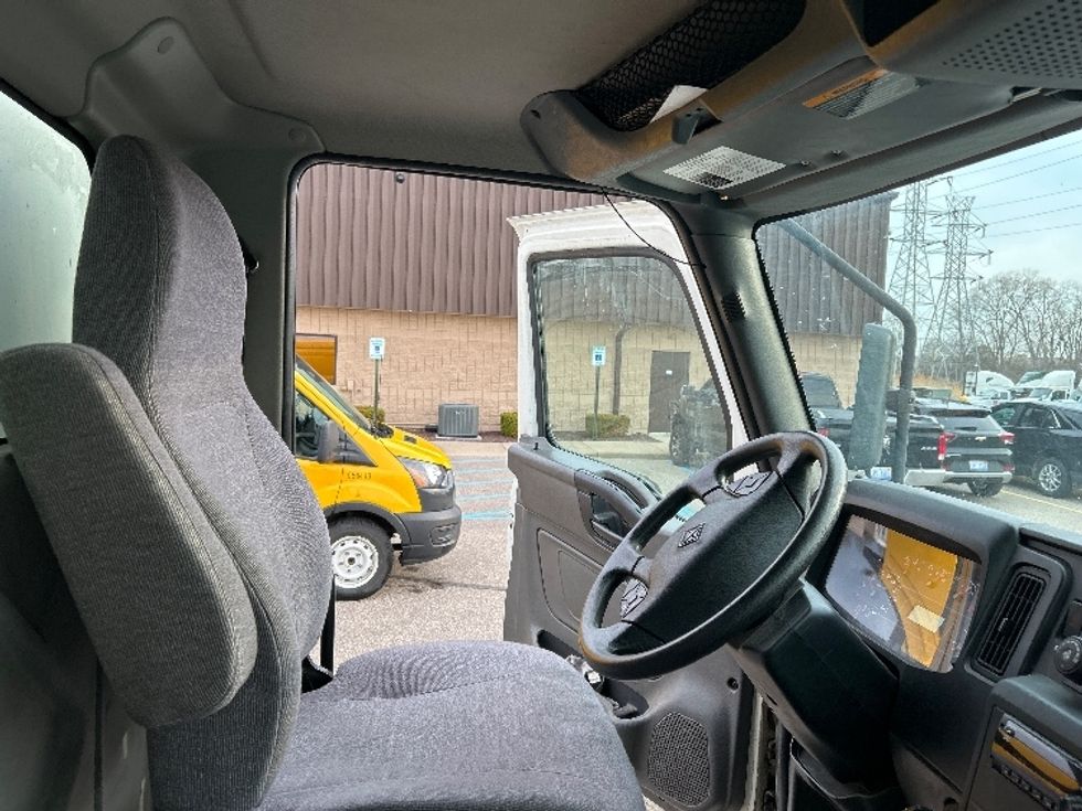 Medium Duty Box Truck-Light and Medium Duty Trucks-International-2020-MV607-Warren-MI-221,430\n\t\tmiles-$ 33,750 - Image 21