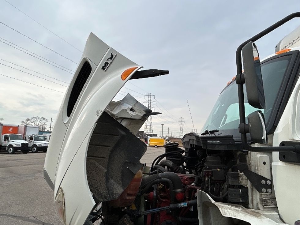 Medium Duty Box Truck-Light and Medium Duty Trucks-International-2020-MV607-Warren-MI-221,430\n\t\tmiles-$ 33,750 - Image 23