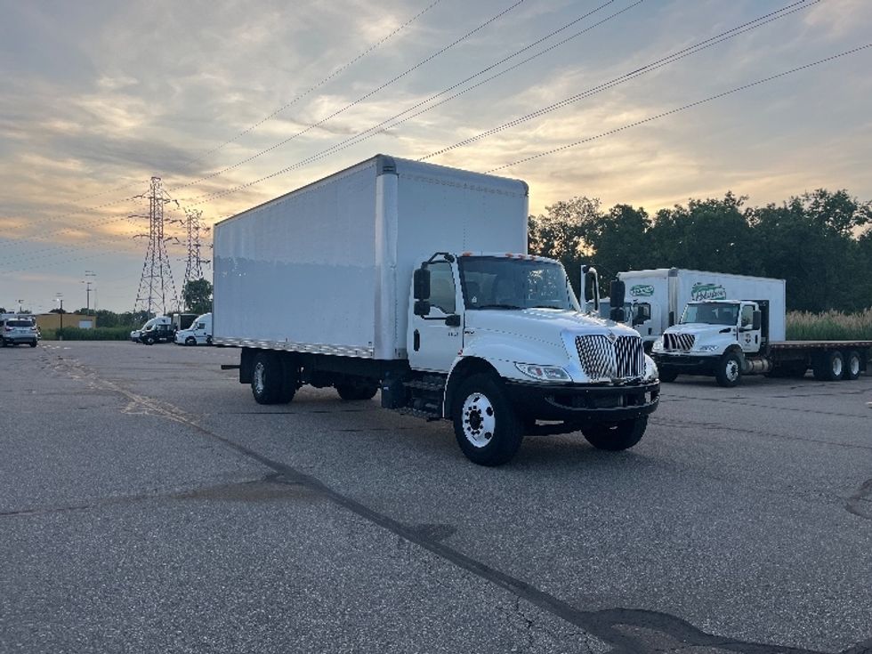 Medium Duty Box Truck-Light and Medium Duty Trucks-International-2020-MV607-Warren-MI-222,795\n\t\tmiles-$ 37,750 - Image 1