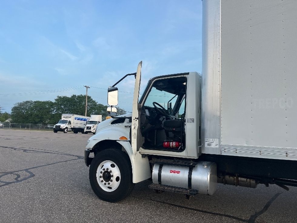 Medium Duty Box Truck-Light and Medium Duty Trucks-International-2020-MV607-Warren-MI-222,795\n\t\tmiles-$ 37,750 - Image 16